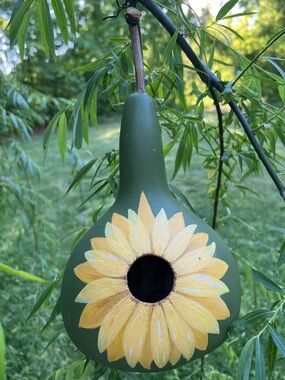 Hand-Painted 🌻Green Gourd Birdhouse 🕊️with Yellow sunflower🌻